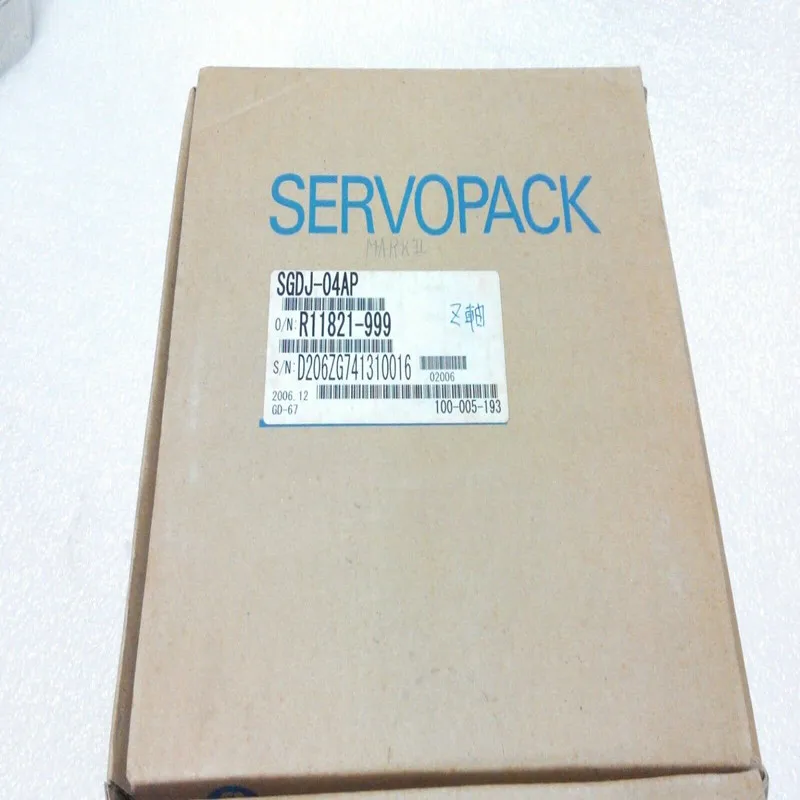 Servoazionamenti in buone condizioni SGDJ-04AP Disponibile