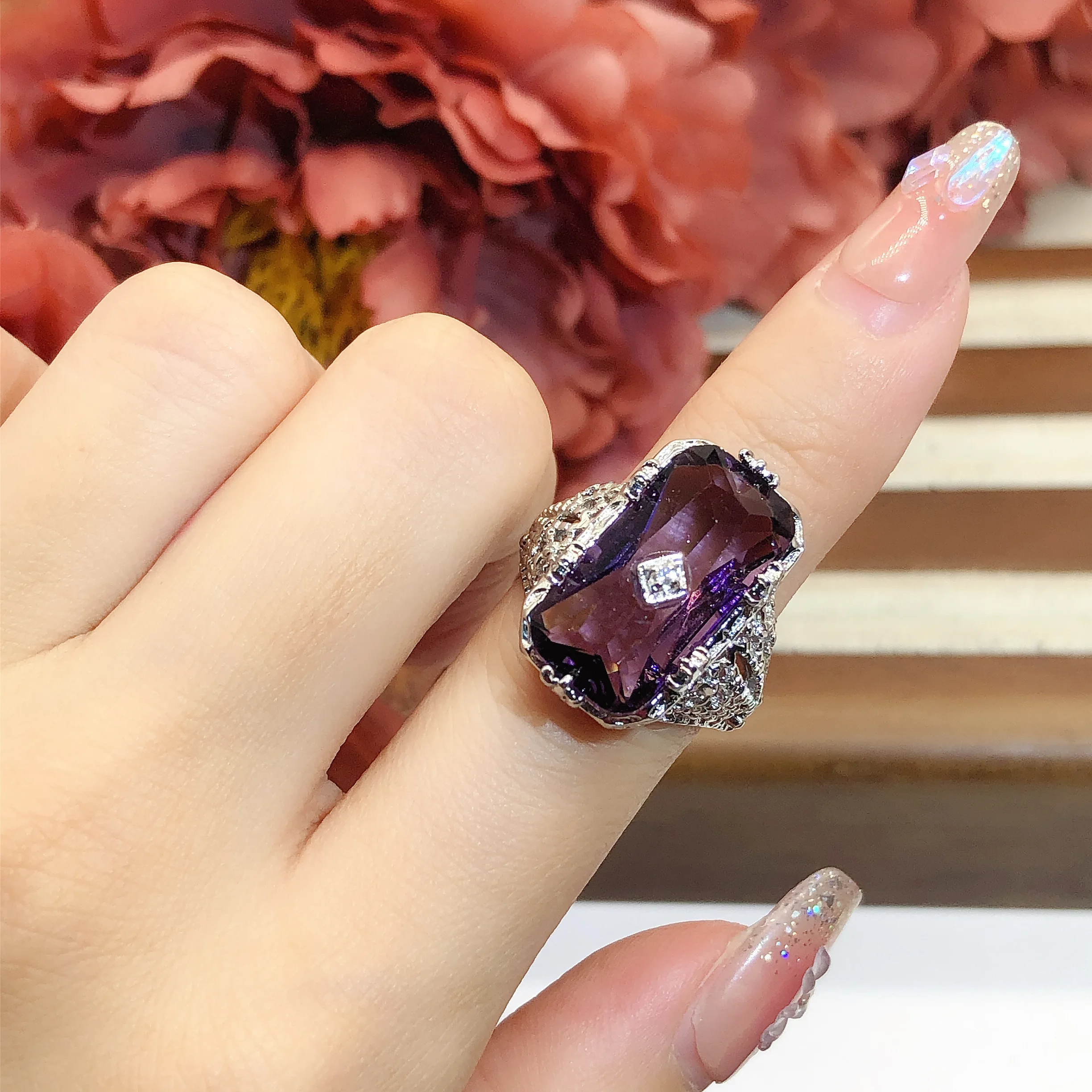 

Princ Sle Embellied Фиолетовое Кварцевое Кольцо Выдолбленный Дизайн Прямоугольное Женское Кольцо Модные Ювелирные Изделия Аккор