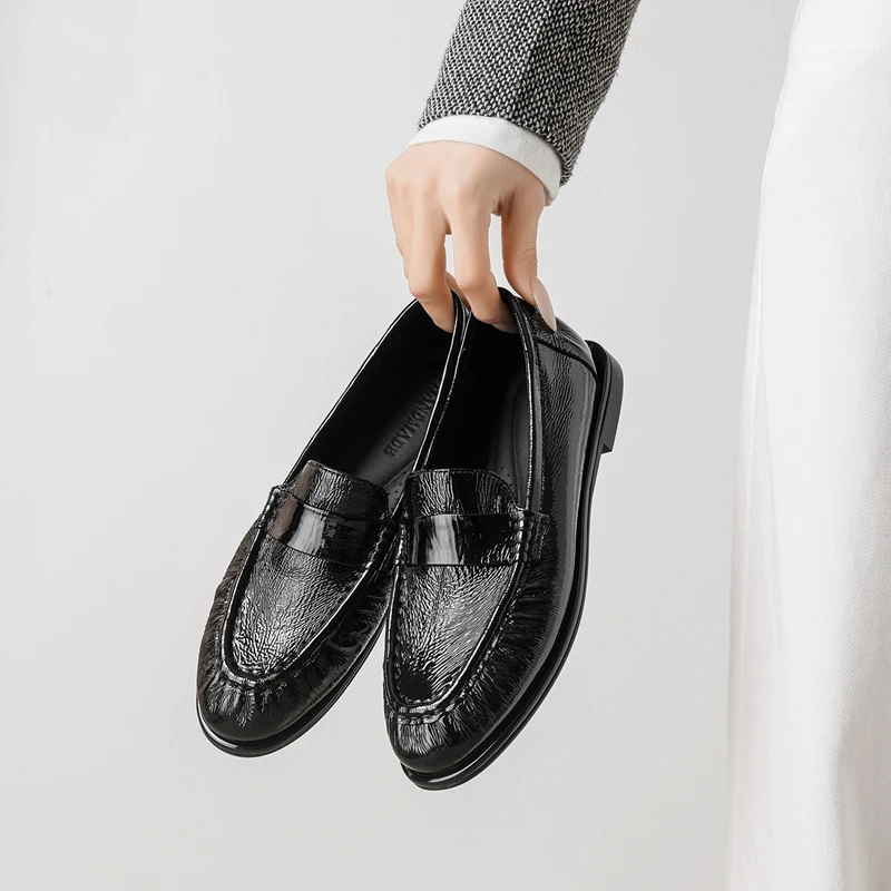 2026 New Classic Genuine Leather Women Pleated Loafers Low Thick Heel Slip on Leisure Shoes Women Autumn British Style Loafers view 5