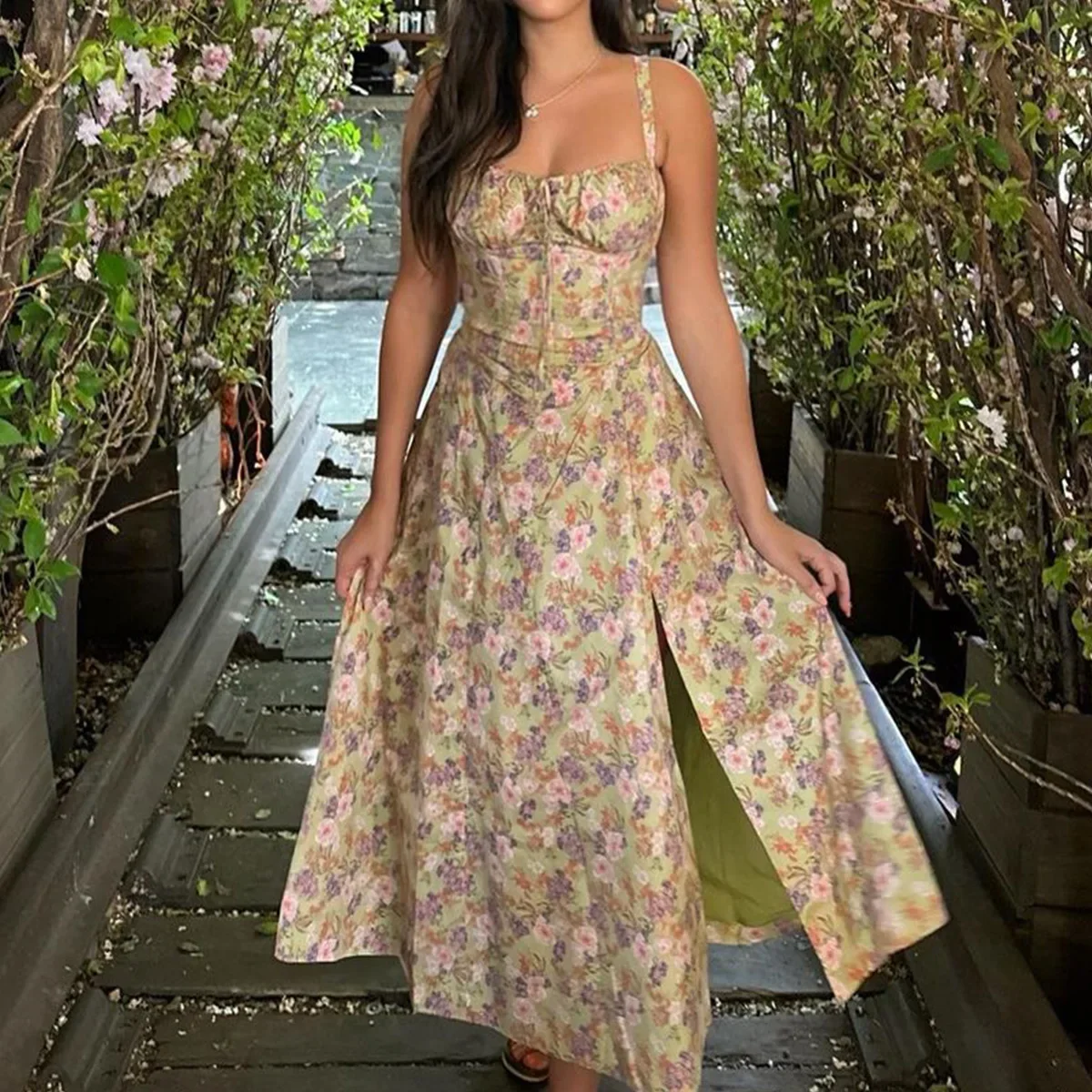 Damskie letnie sukienki w kwiatowy wzór, słodkie eleganckie sukienki wakacyjne, codzienne sukienki z rozcięciem, niebieskie sznurowane sukienki bez ramiączek z odkrytymi plecami, nowość 2025