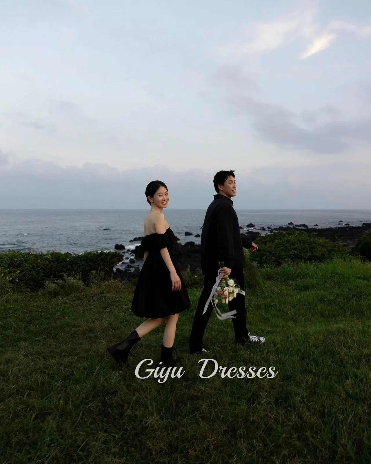 Giyu Black Simple Short Wedding Dress A-line Korea Photo Shoot Mini-Length Above Knee Off the Shoulder Customized 2025 웨딩드레스