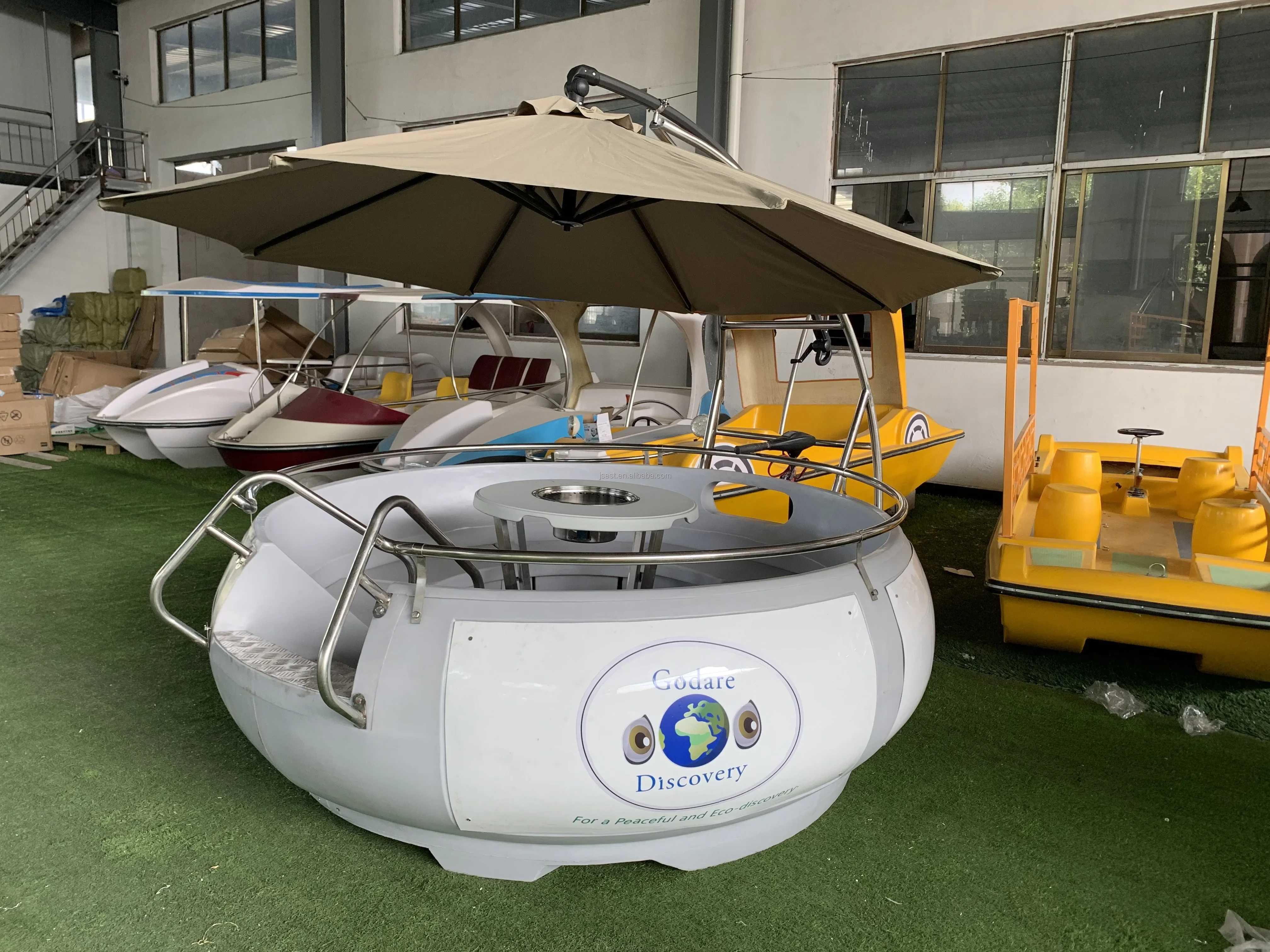 High Quality Multifunctional Floating Barbecue Boat Party Restaurant Water Electric Grill Leisure cute popular Bbq Donut Boat