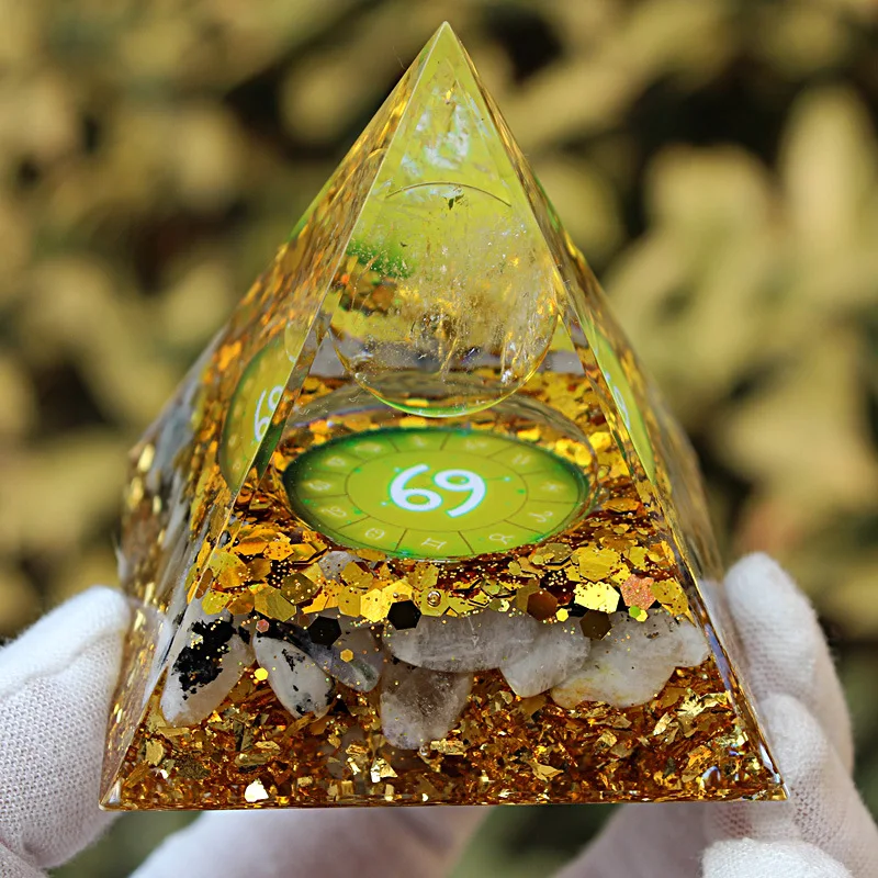 

New Product 12 Constellation Cancer Crystal Crushed Stone Pyramid Home Resin Crafts Desktop Office Decoration