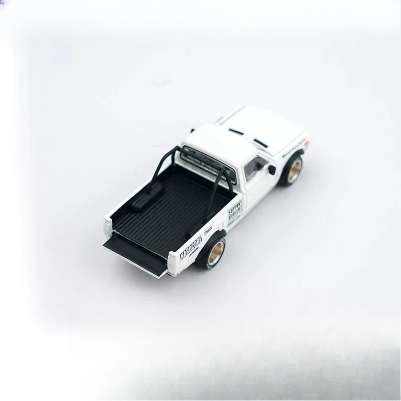 1/64 DATSUN 620 White Pickup Alloy Model Car