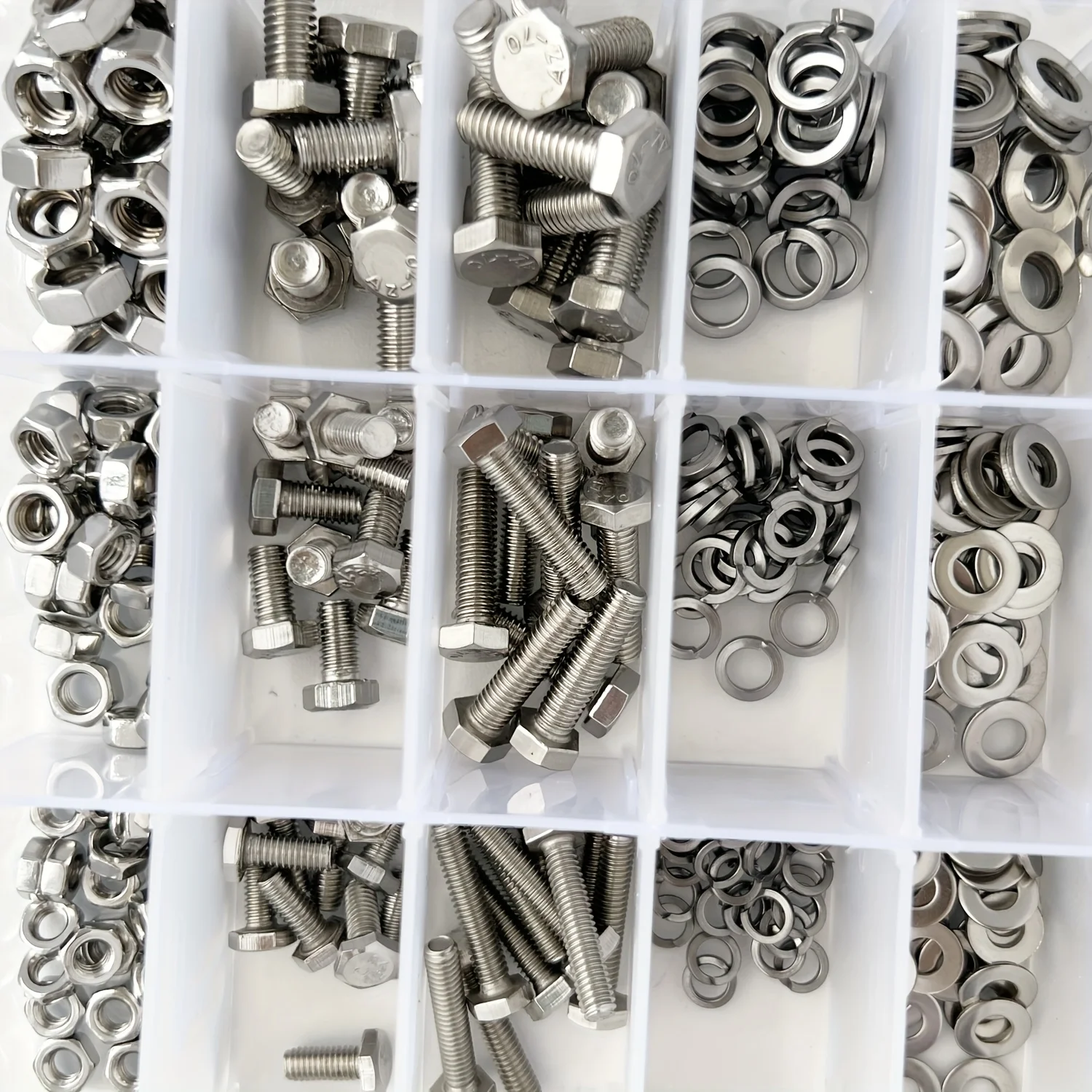 

Набор из 520 гаек и болтов из нержавеющей стали - включает размеры M3, M4, M5, M6 - прочные, устойчивые к коррозии, удобно упакованы.