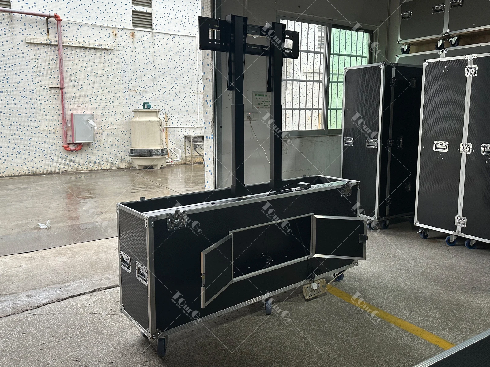 75inch LCD/LED/Plasma TV Lift Flight Case With Double Lifting Post and Integral Cover