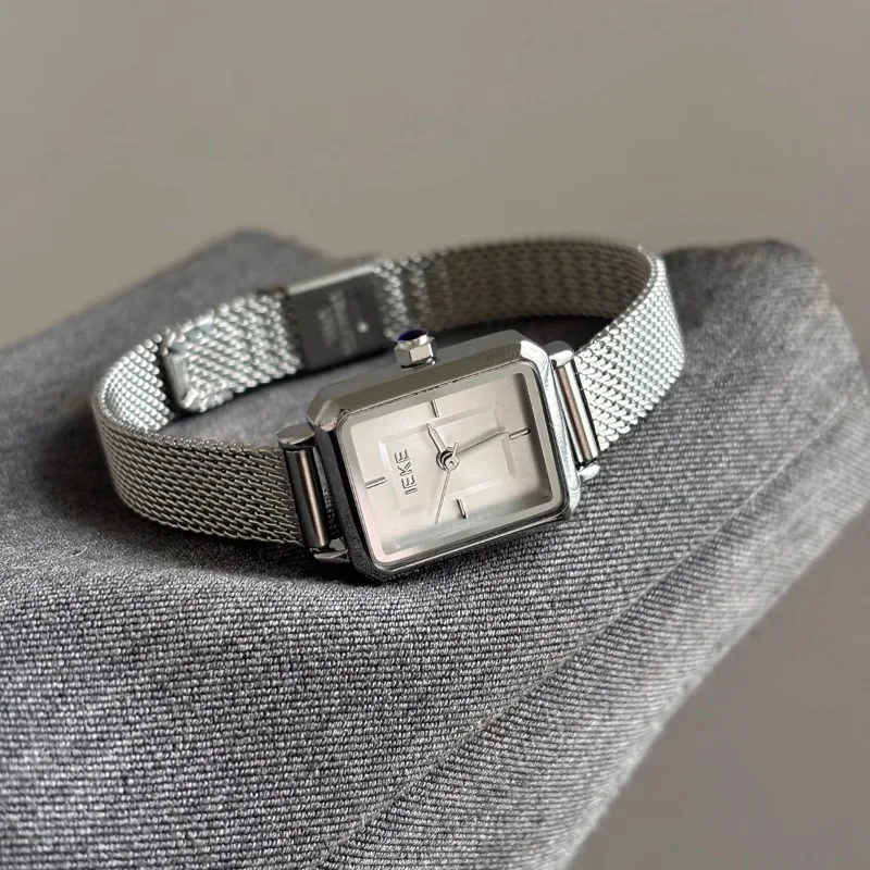 2025 New Ladies' Watch Fashion Temperament Minimalist Luxury Retro Square Dial with Gold Strap with Quartz Women's Watch