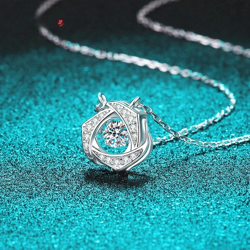

S925 Solid Silver 0.3CT Moissanite Pendant For Women Sparkling Beating Heart Women Necklace Simulated Diamond Wholesale Gifts