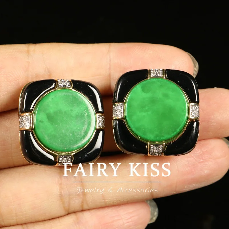 pendientes-geometricos-cuadrados-medievales-con-esmalte-negro-y-diamantes-verdes-joyeria-versatil