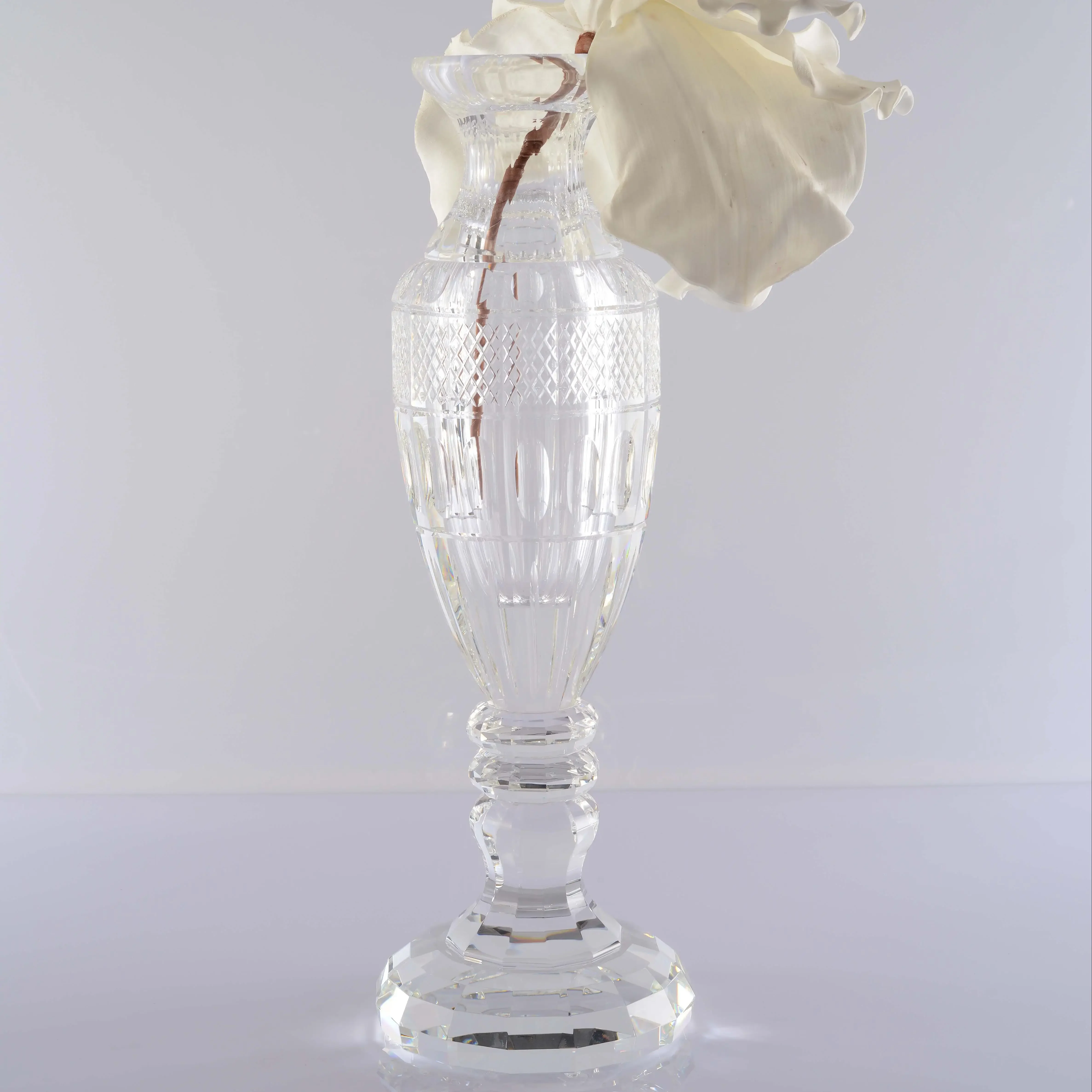 Luxury handmade modern home decoration desktop decoration accessories, living room creative Nordic K9 crystal office high vase