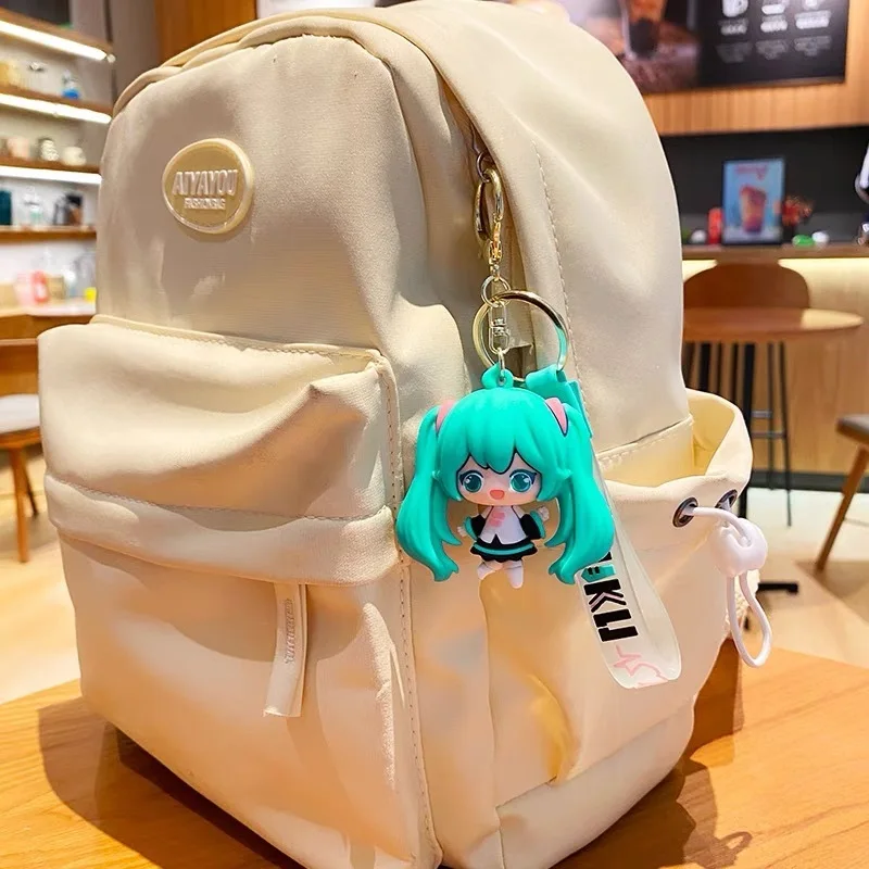 かわいいアニメ初音ミクキーホルダー、車のペンダント人形、学生バックパック、女性カップルの小さなギフト