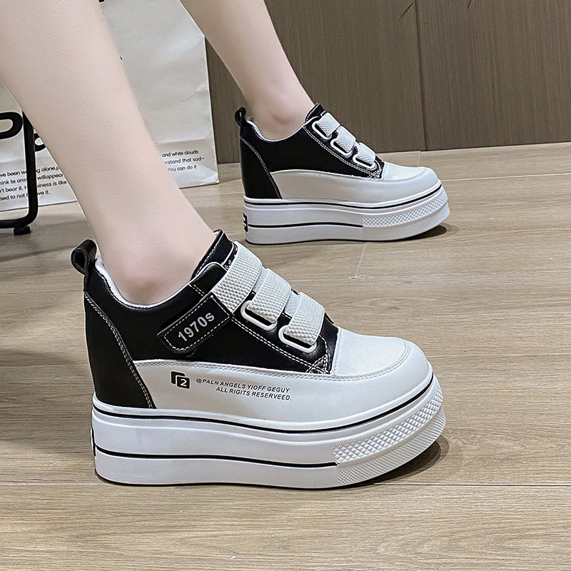 Nuevos zapatos informales con tacones de cuña ocultos blancos para