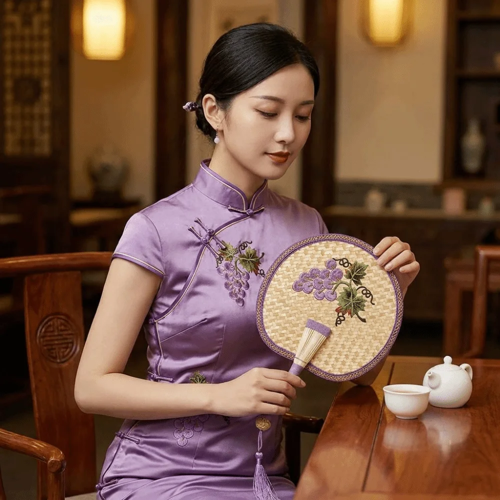 Home Decor Ancient-Style Hand-Cranked Fan Traditional Embroidered Straw Woven Fan Decorative Cattail Fan Photography Prop