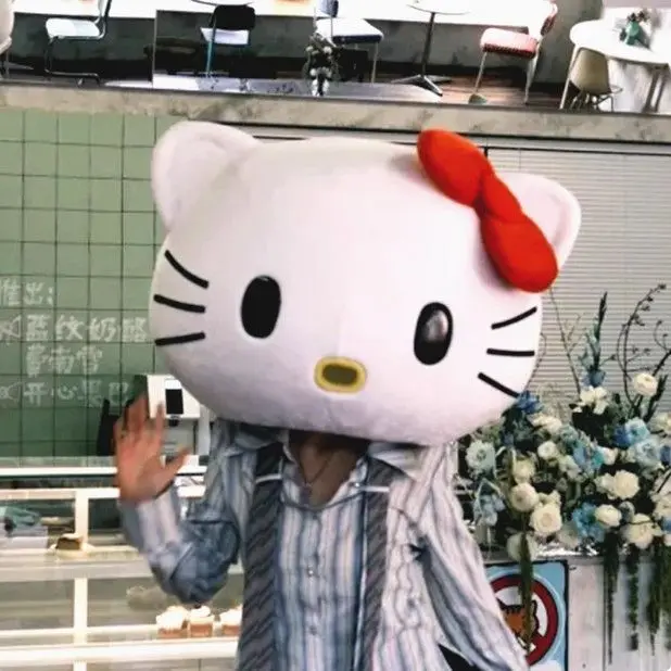 

Hello Kitty Headgear for Wedding & Proposal Photography Cute Bridal Photo Props KT Cat Headdress