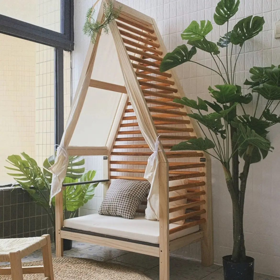 Kindergarten reading corner small sofa solid wood pine wood small bed children's room stool chair decoration Nordic style