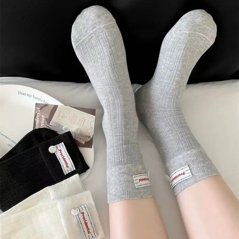 1/3 Paar Frühling Herbst Frauen Button Label Mid Tube Socke Modische Süße Koreanische Stil Weiche Bequeme Alle Jahreszeiten Casual Socke – Detail 2