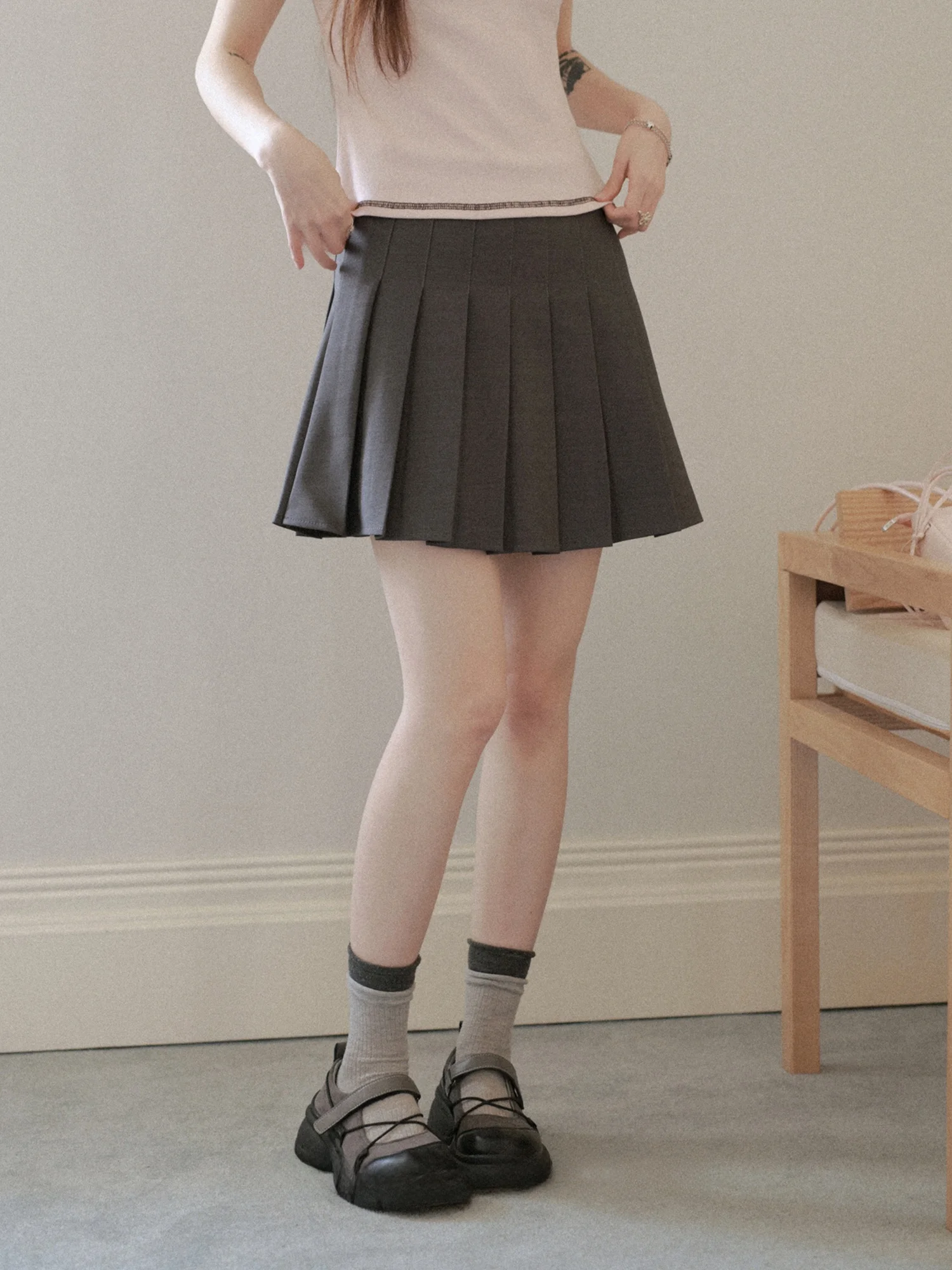 

Grey High Waist Pleated Skirt Women's Fashion College Style A-Line Slimming Commute Short Skirts Summer New Arrival