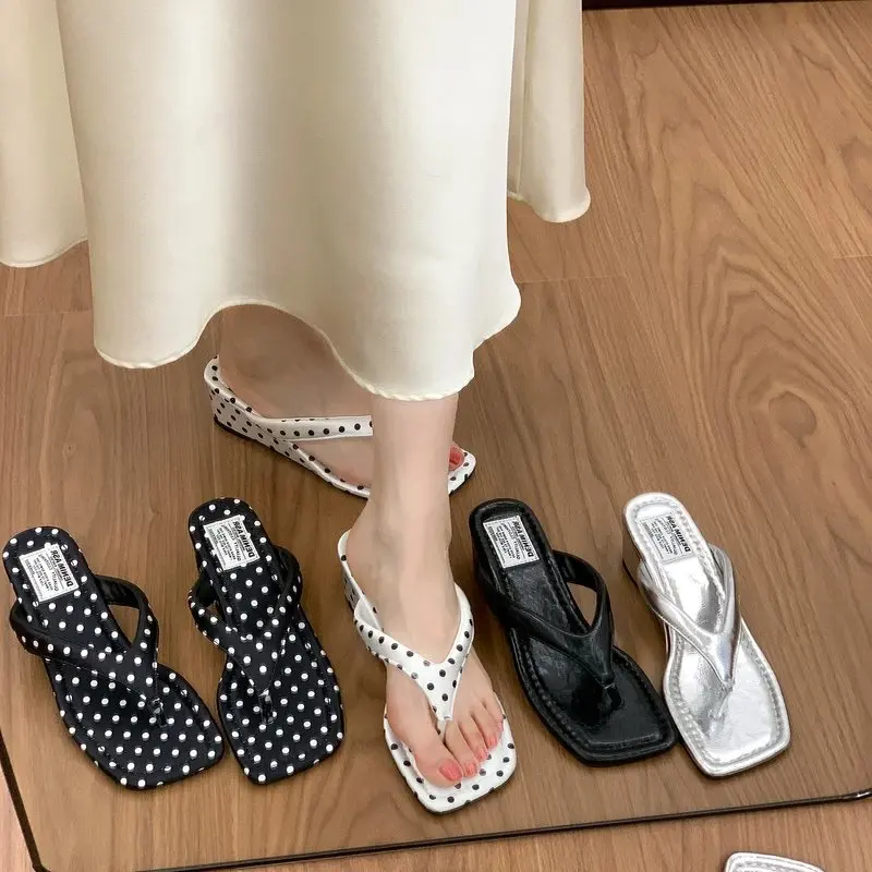 sandalias-femininas-de-verao-com-salto-grosso-estilo-romano-chinelos-casuais-com-bolinhas-confortaveis-para-praia-interior