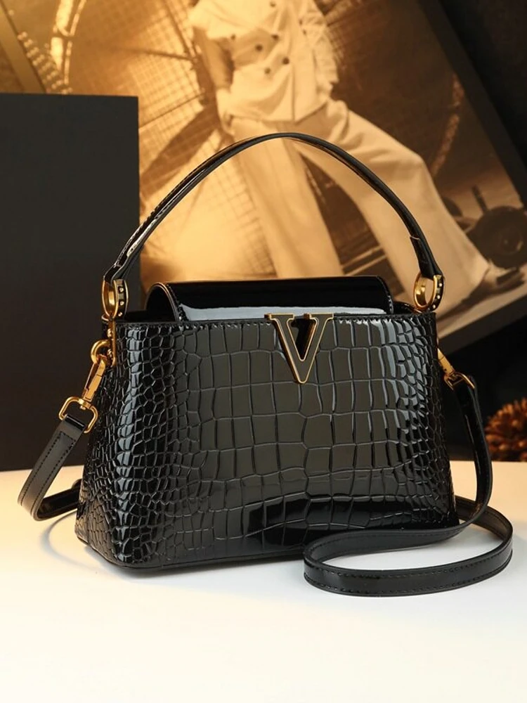 2026 New Painted Leather Bucket Bag Crocodile Pattern Fashionable Shoulder Crossbody Bag for Middle-Aged Women Genuine Leather