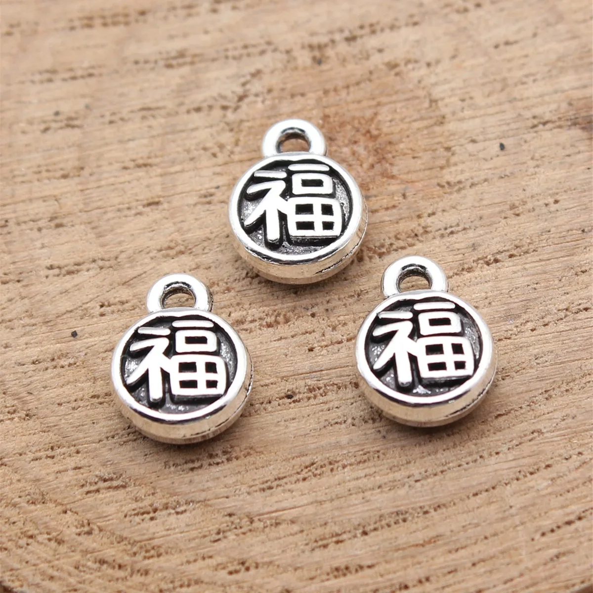 40 piezas de colgantes redondos de doble cara con la palabra 'Fu' en estilo chino, color plata antigua, de 10x8 mm (0,39x0,31 pulgadas)