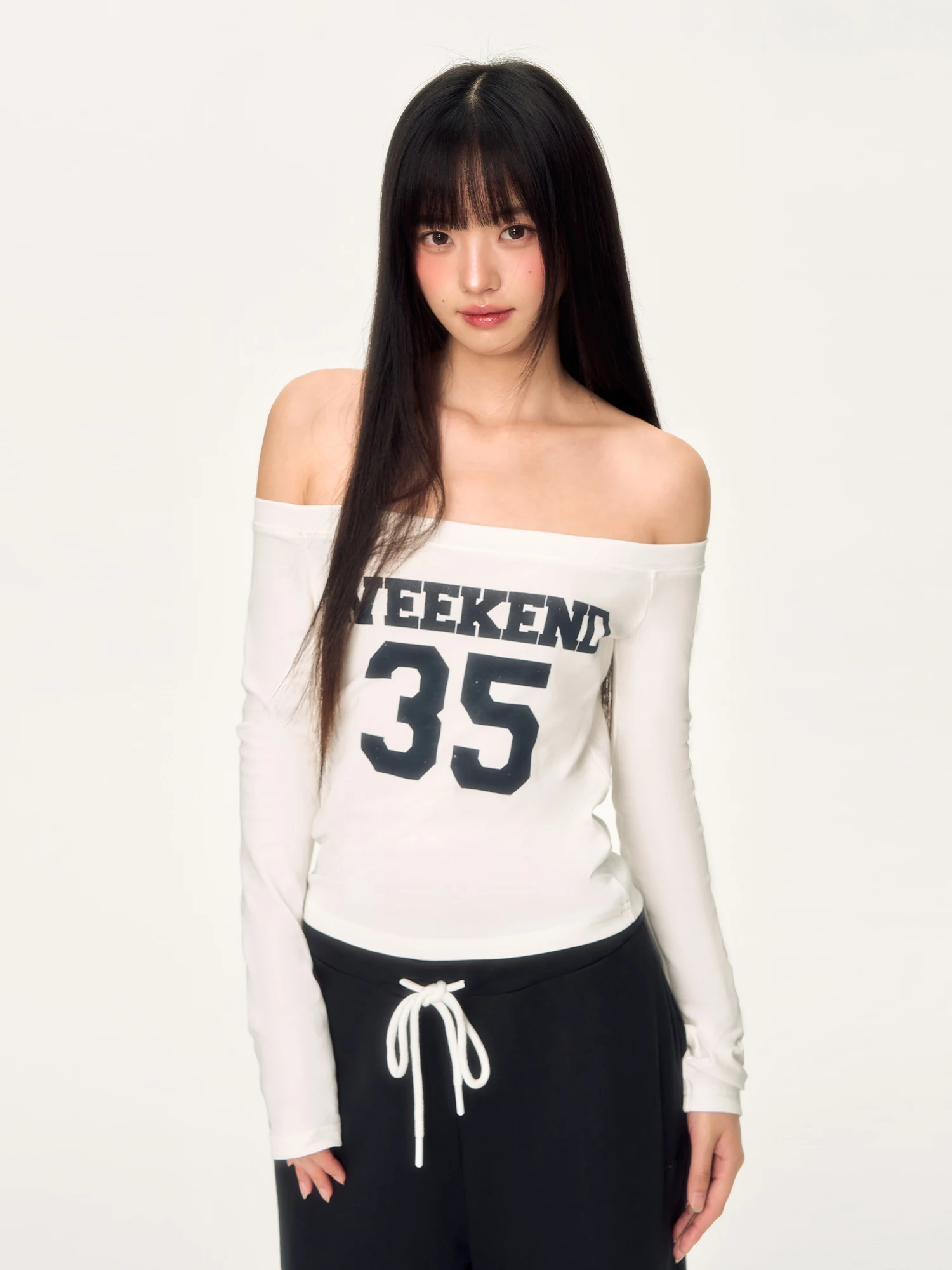 

Женская облегающая футболка с длинным рукавом и принтом в американском стиле, на одно плечо, универсальная, осенняя новинка