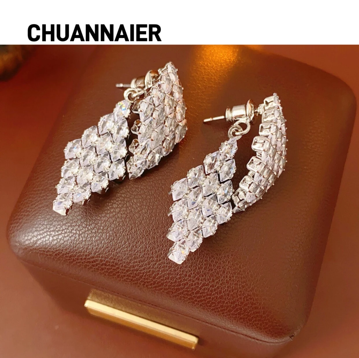 

Popular zircon trapezoid front and back earrings, personalized earrings, luxurious and high-end, exaggerated earrings