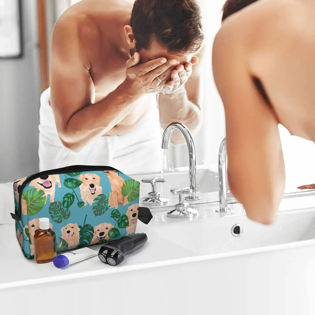 Golden Labrador Retriever Dog Makeup Bag Cosmetic Organizer Storage Dopp Kit Toiletry Cosmetic Bag for Women Beauty Travel