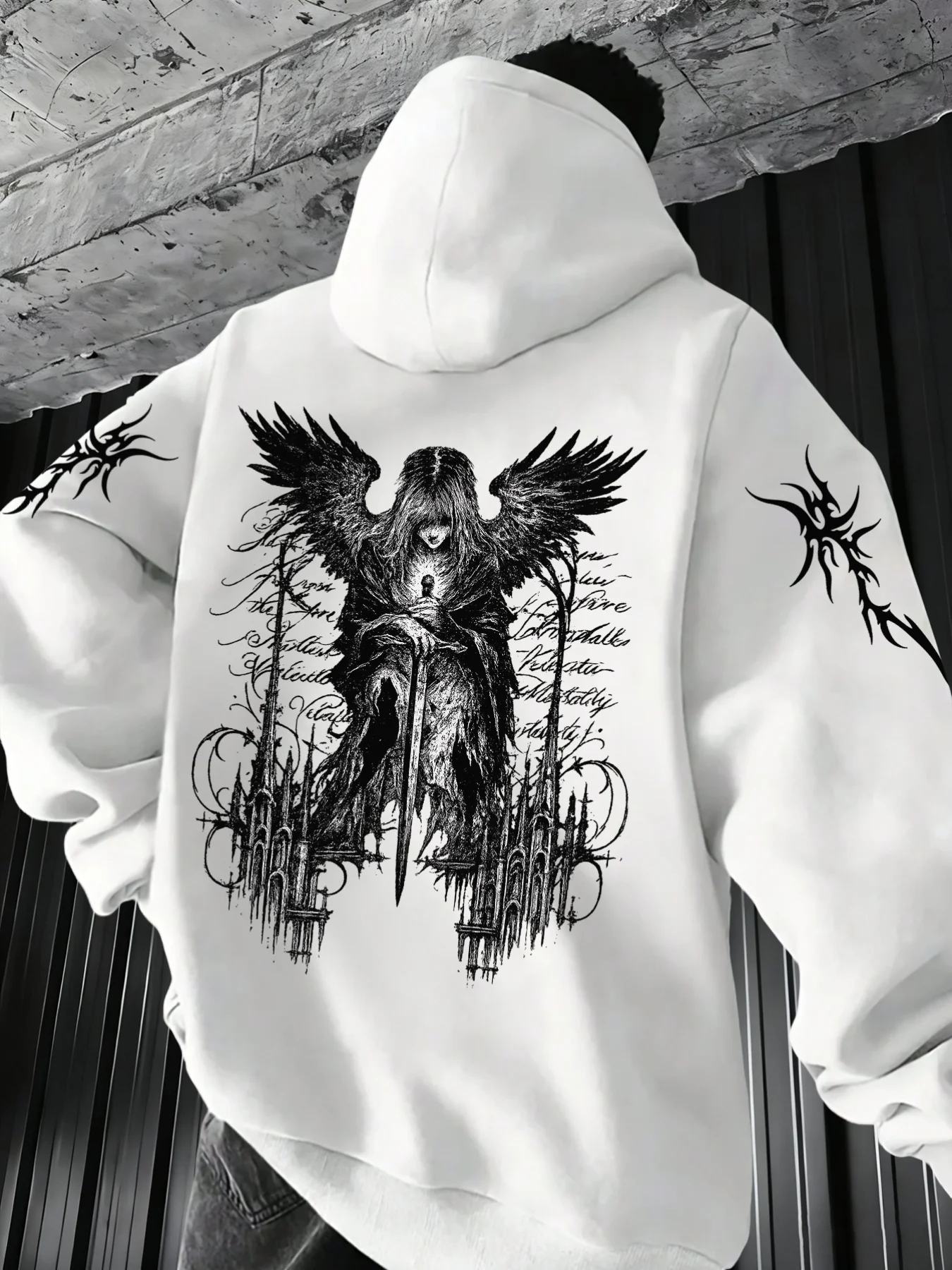 Men's European-style casual hooded sweatshirt—a trending autumn/winter street-fashion piece featuring graphic prints.
