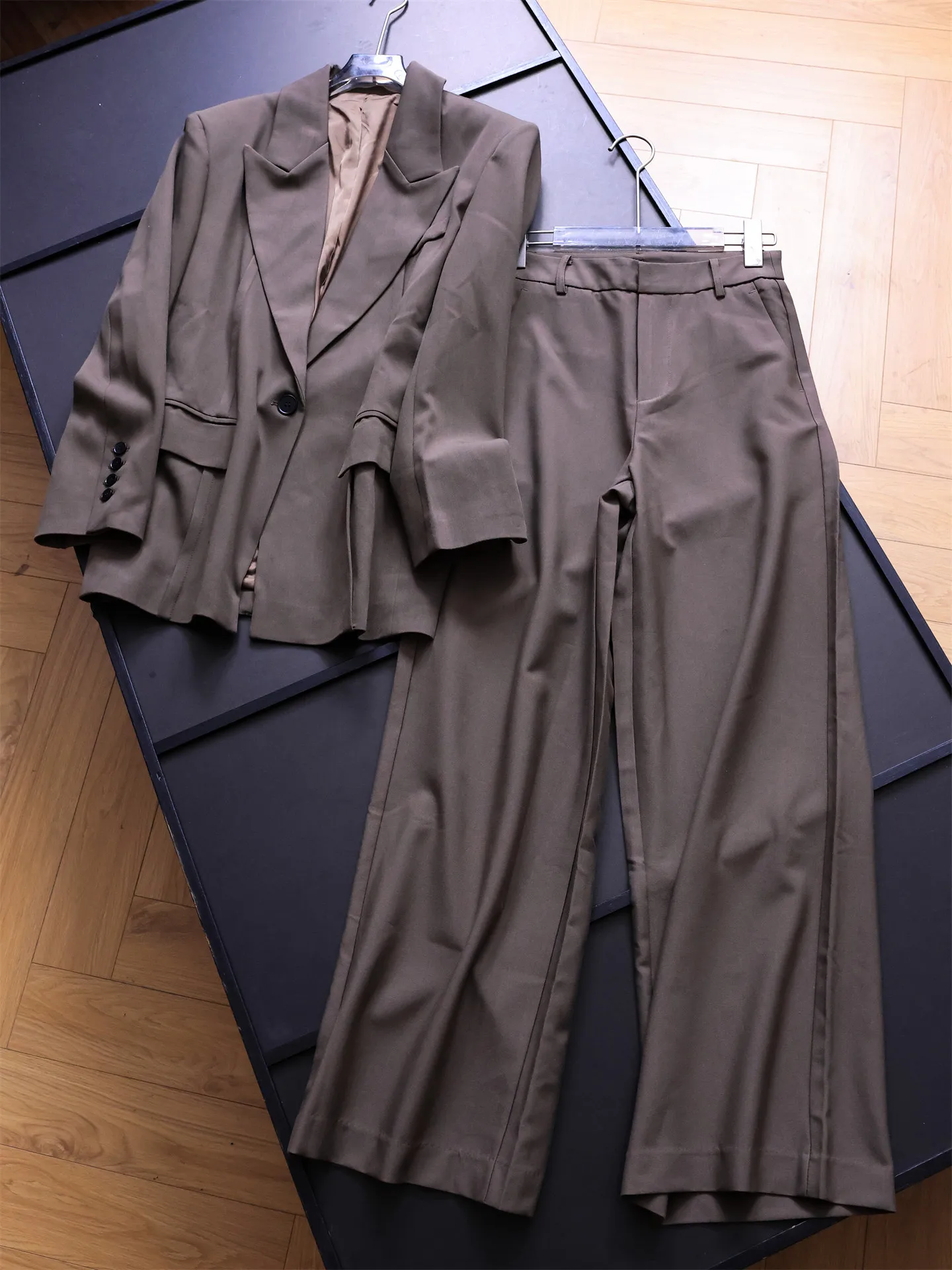 Elegante Conjunto de Dos Piezas para Mujer: Chaqueta de Traje de Longitud Media y Pantalones Casuales de Pierna Ancha de Cintura Alta - Modelo B379