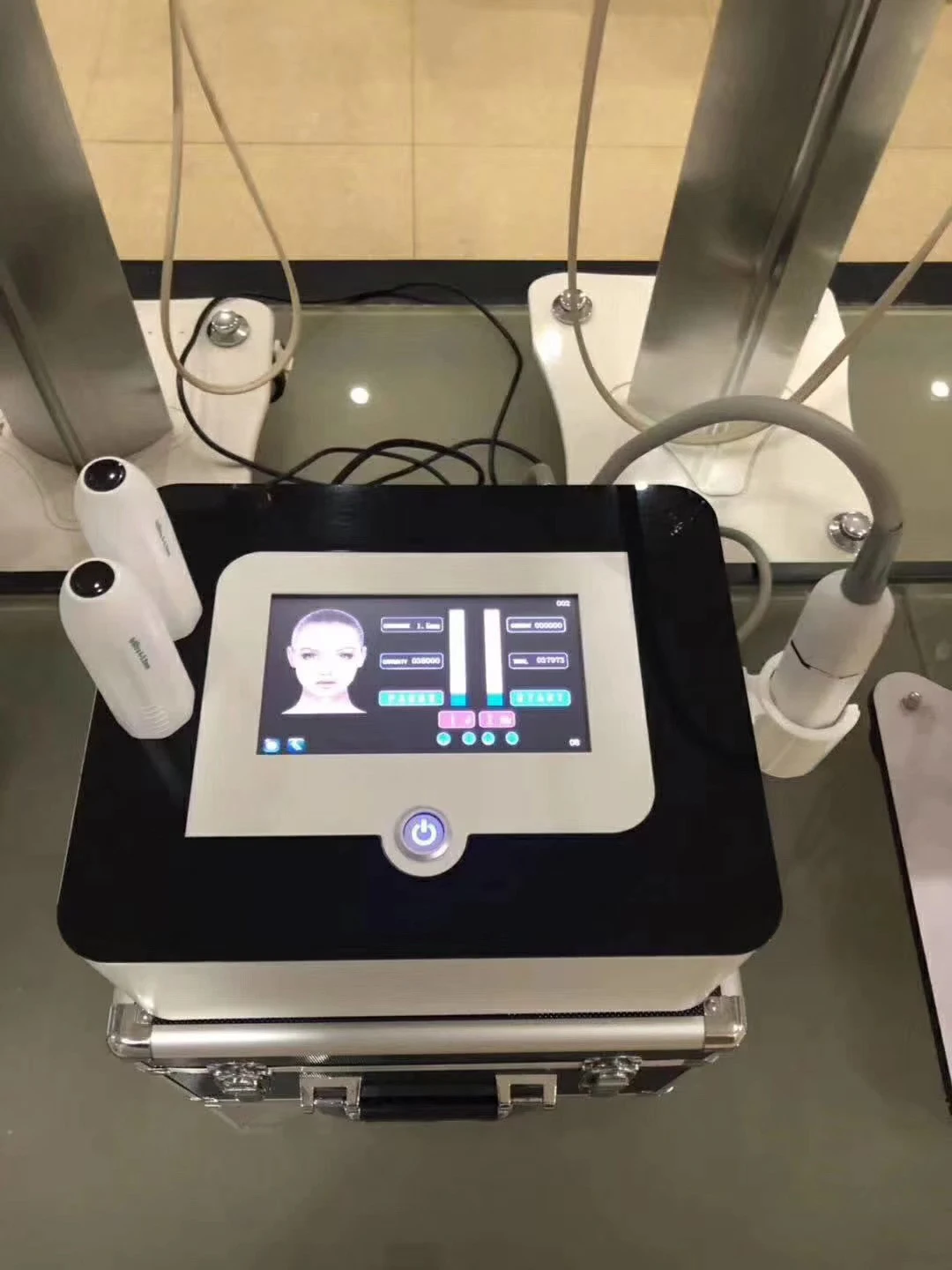 페이셜 리프팅, 탄력 강화, 콜라겐 활성화, V 페이스 쉐이핑, 잔주름 완화, 뷰티 살롱에서 사용