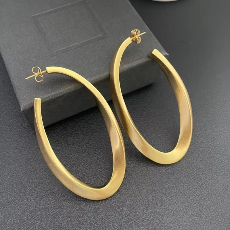 

New Fashion Europe America Designer Brand Oval Gold Big Earring Women Luxury Jewelry Trend