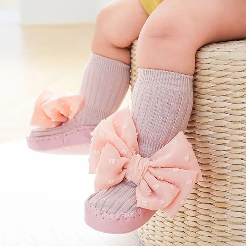 Scarpe da calzino per neonata adorabili pantofole da pavimento antiscivolo con suola morbida Bowknot per neonato