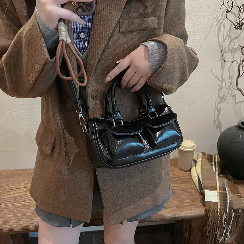 

2025 Multiple Pockets Crossbody - New Women's Motorcycle Niche Design, Short-Handle Handbag/Shoulder