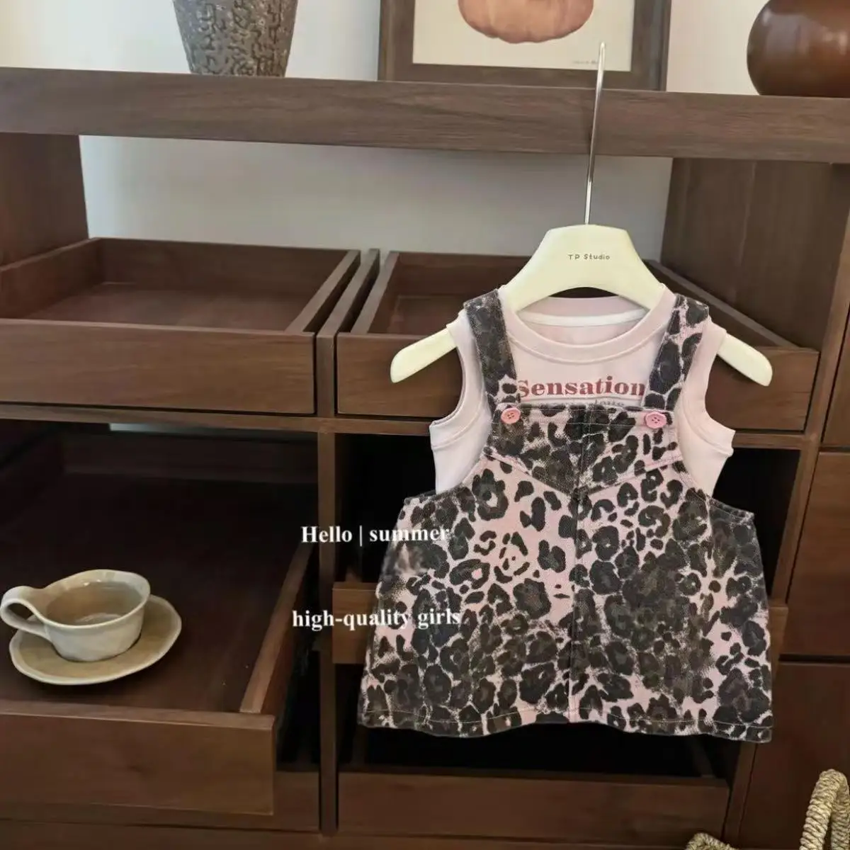 

Baby Girl 2025 Spring And Autumn New Fashionable Leopard Pattern Strap Skirt Letter Tank Top Two Piece Set