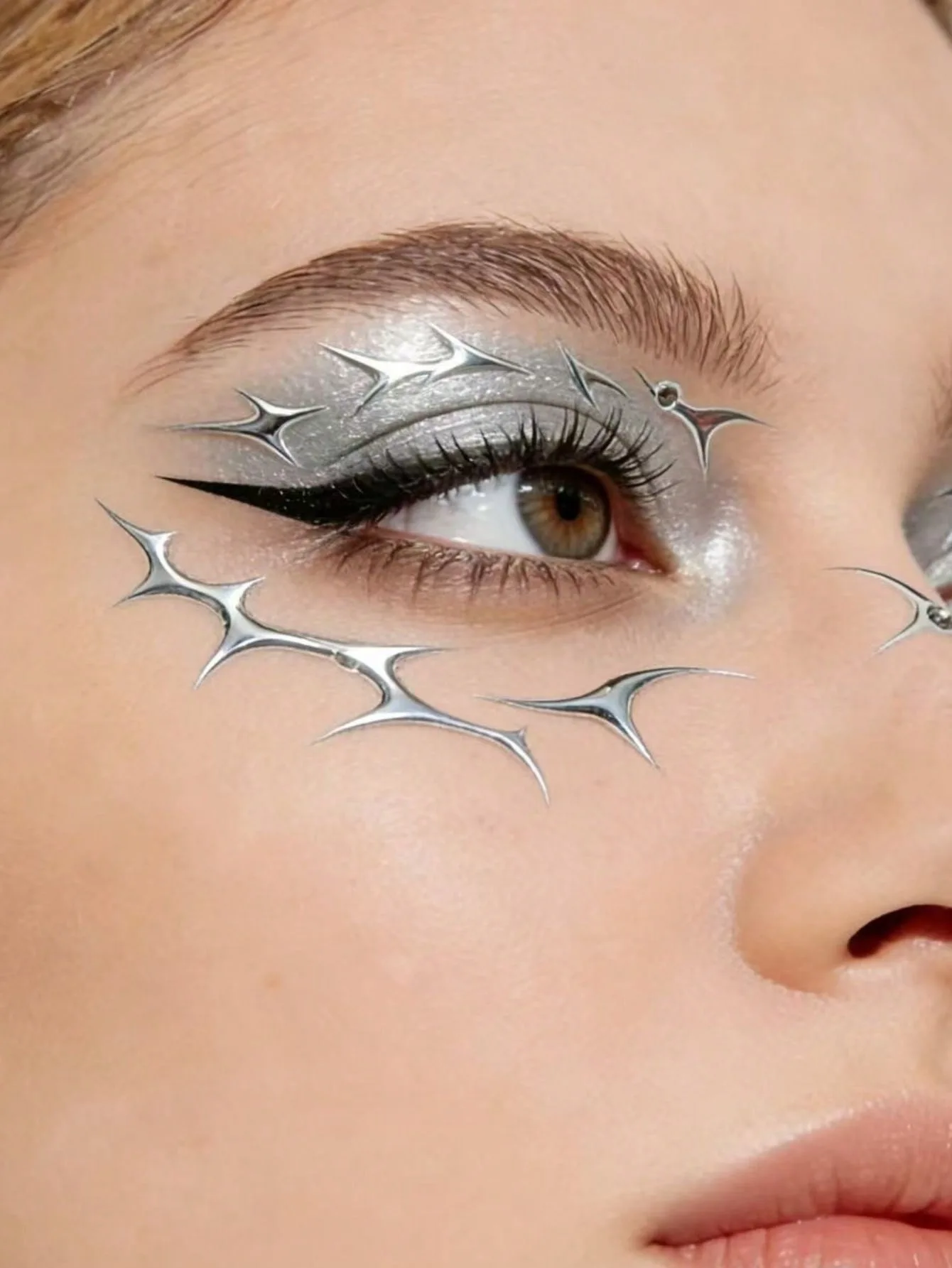 Ein Aufkleber mit metallischem silbernem Starburst-Motiv, Gesichtsaufkleber, Nagelaufkleber, Cyberpunk Y2K, dekorativer Aufkleber, wasserfester Aufkleber für Partys – Detail 3