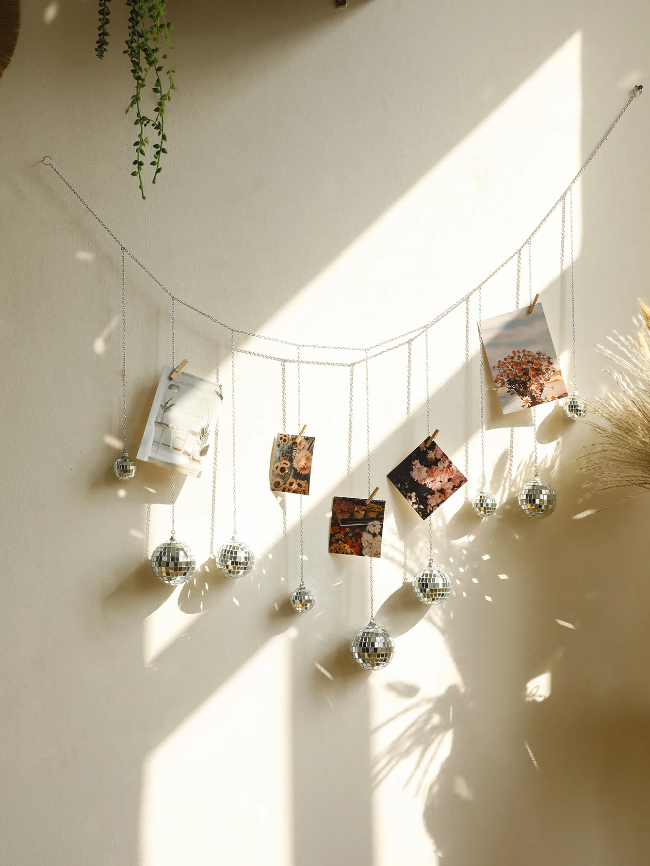 

DIY Silver Chain Photo Display Wall Hanging Rack Shining Disco Balls Lighting Reflection Mirror Photo Frame Postcards Storage