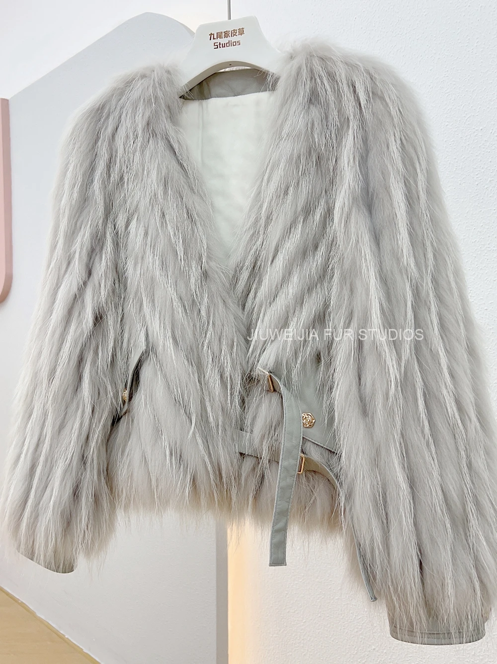 2026 Winter New Fur Strip Sewed Together Short Style Thin Raccoon Fur Fox Fur Coat Young Women's Coat