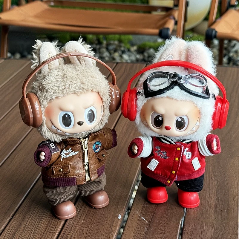 

Labubu Модная красная куртка Черные вельветовые брюки Красные наушники PP Обувь Окуляри Наряд для виниловой фигурки поколения 1,0 2,0 3,0