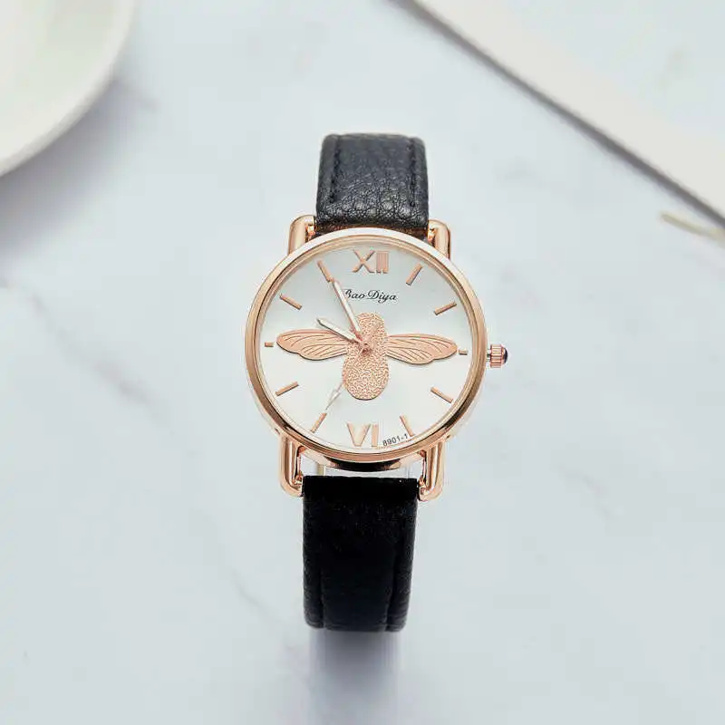 Montres vintage en cuir vert pour femmes, montres-bracelets de luxe pour dames, horloge à quartz pour femme, design simple petite abeille, mode