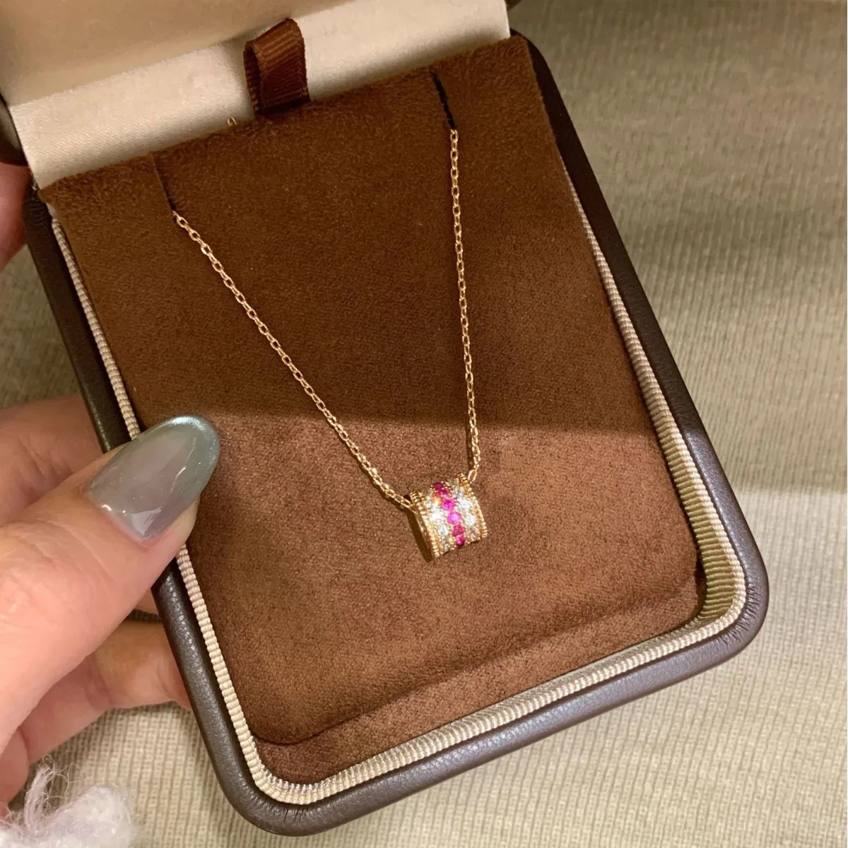 2026 New Women's Gold Plated Barrel Pendant Necklace, Red & Clear Cubic Zirconia Sparkling Luxury Jewelry for Daily Wear Gift 