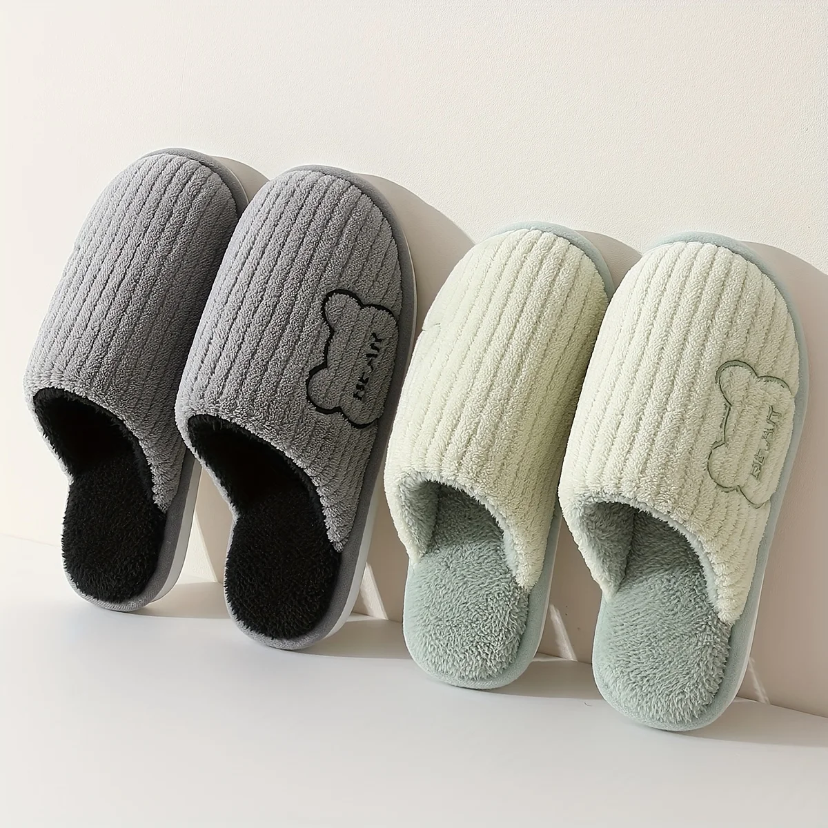 Pantoufles chaudes d'hiver en peluche pour hommes, semelle épaisse, antidérapantes, intérieur et extérieur, doublure polaire douce et confortable, chaussures thermiques ours, grande taille