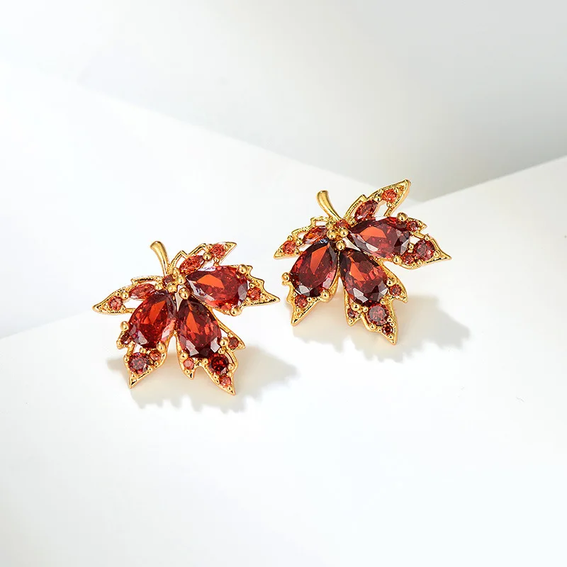 Red Maple Leaf Stud Earrings for Women 2024 New Fashion Brand Jewelry Crystal Leaves Vintage Temperament Earrings Accessories