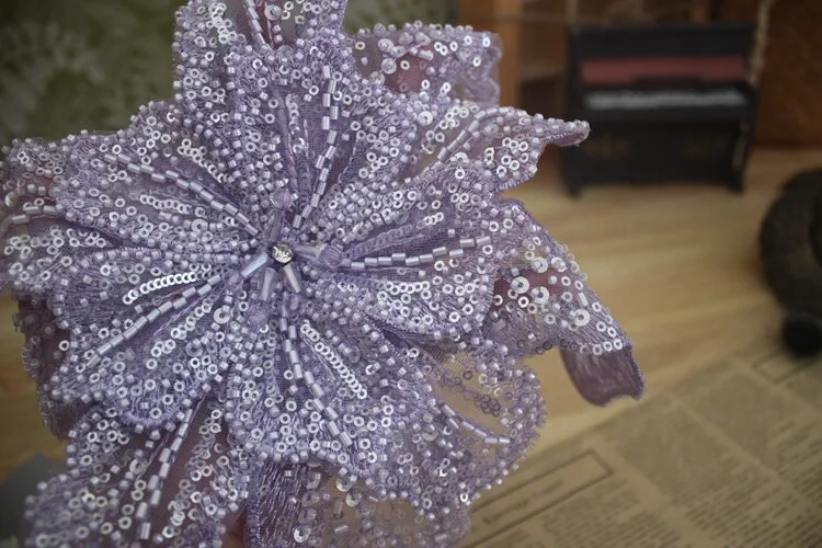 9 Farben Neue Perlen-Pailletten 3D-Applikationen Spiegelblumen Spitzenstoff Abendkleid Applikations-Dekorationspatch für Brust und Rücken – Detail 38