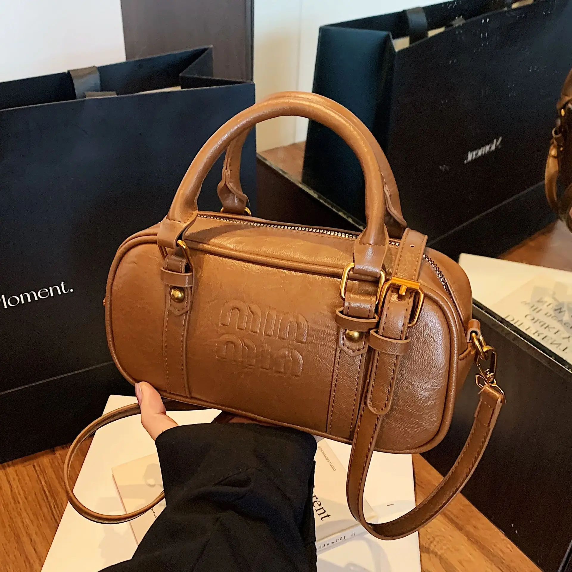 

Роскошная винтажная большая сумка 2025 года, модная женская сумка через плечо, универсальная пригородная сумка через плечо, минималистичная сумка «день-ночь»