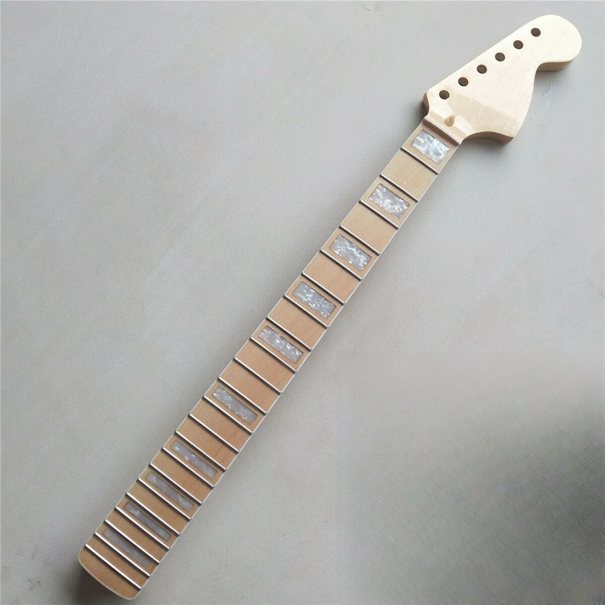 

22frets F guitar neck, beautifully set with colorful white mother of pearl inlay. Heel 55.5-56.5mm，brand-new