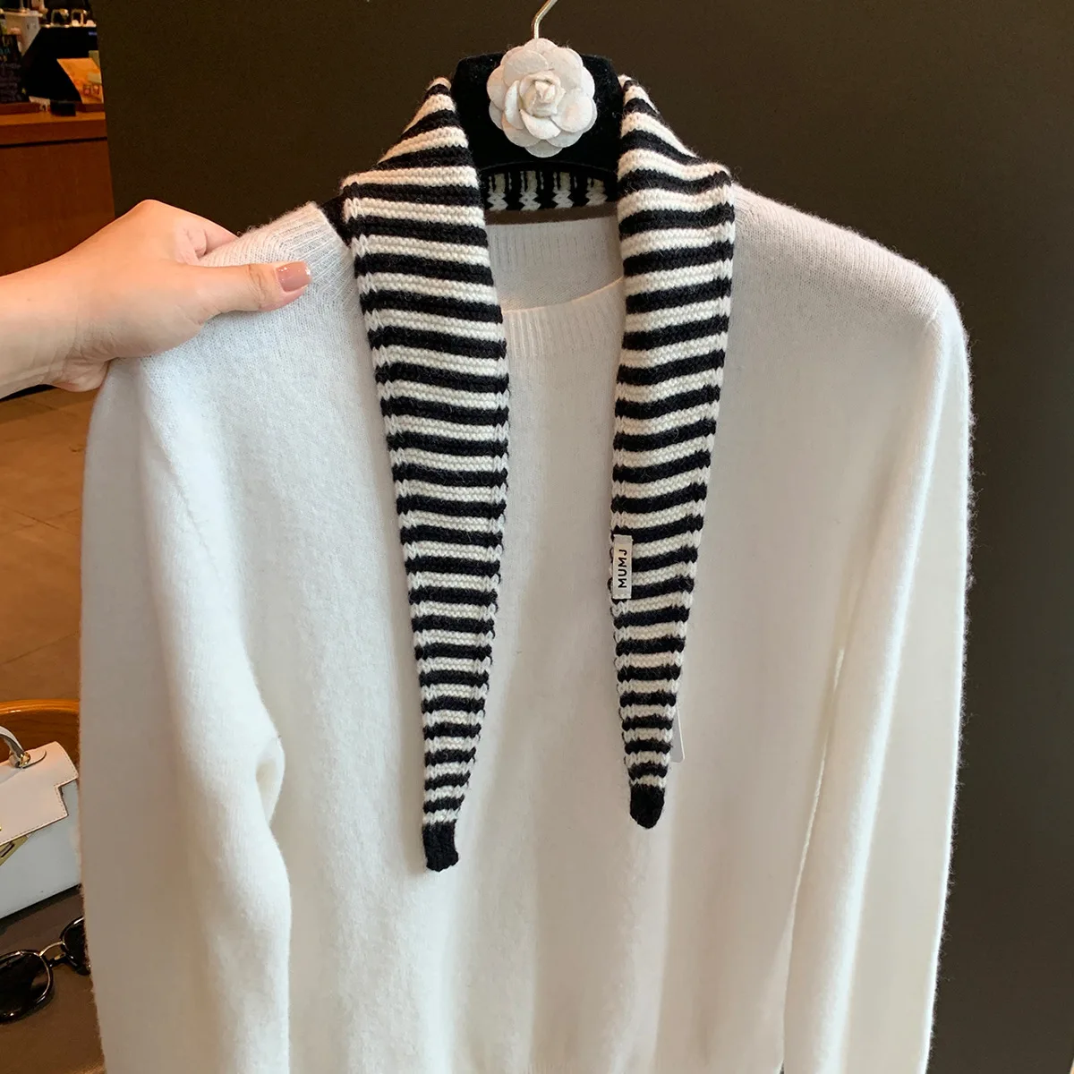 100% Wool Ladies Horizontal Stripe Triangle Scarf Soft Knitted Neck Wrap Classic Black White Pattern Versatile Daily Matching