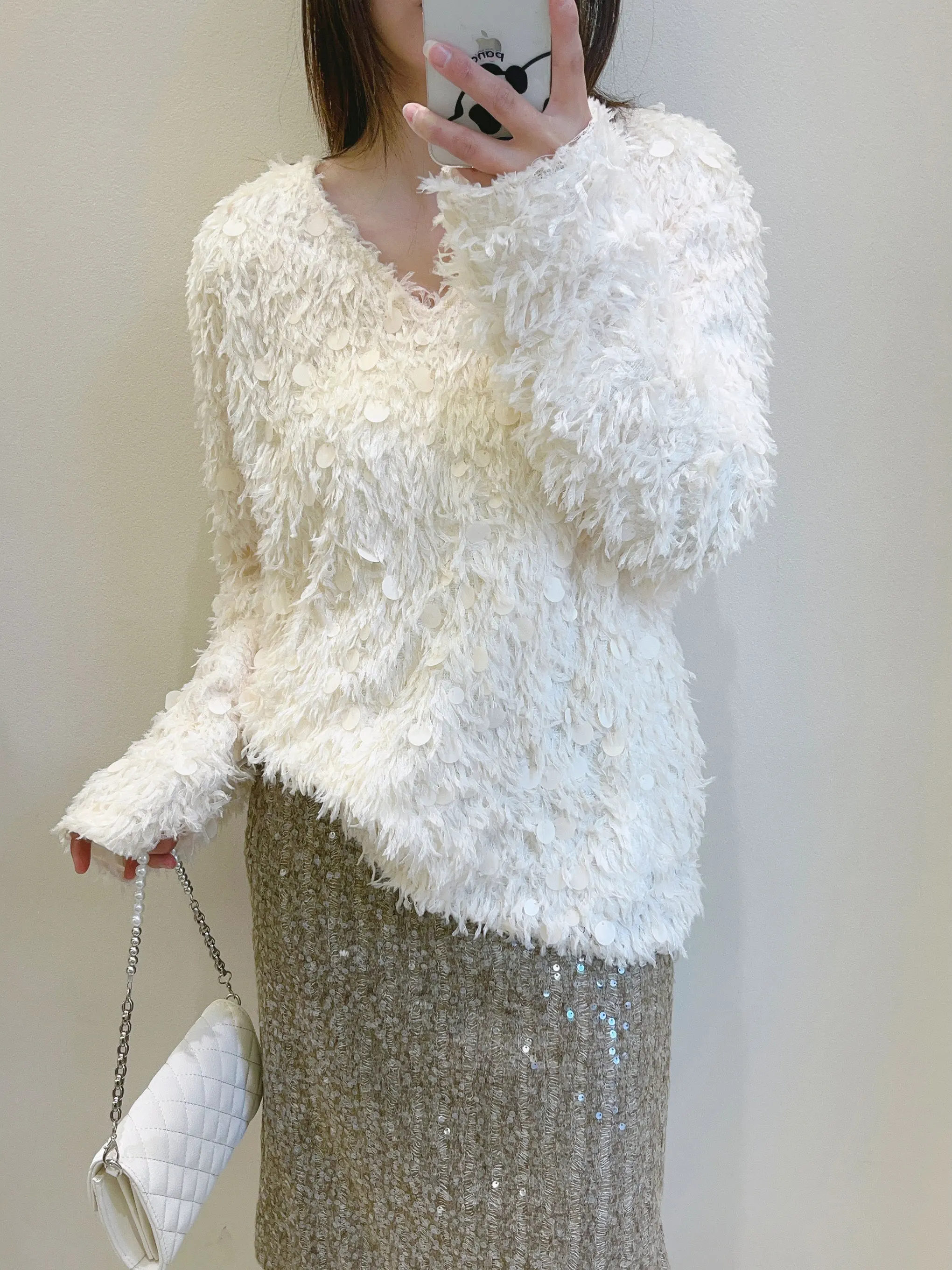 

Spring 2025 Sequin Tassel V-Ne Knitwear Women Ele Ladylike Loose Slimming Sweater Luxury Feel Soft Polyester Fiber Winter