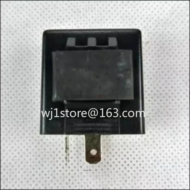 Suitable for Honda Fenglang Command New Front Wing Flasher Flash Relay Spare Parts