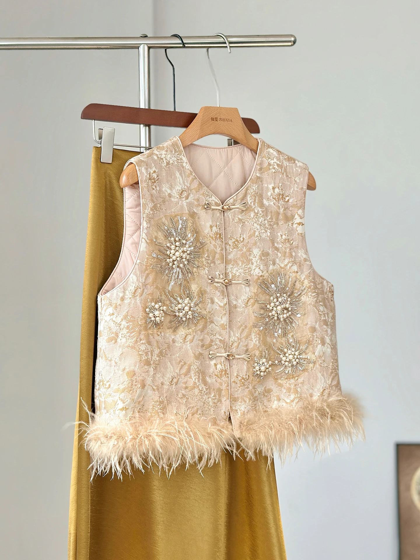

Ele Beige Chinese Sle Women's Faux Silk Embroidered Cotton-lined Ostrich Feather Vest Autumn Winter Outerwear