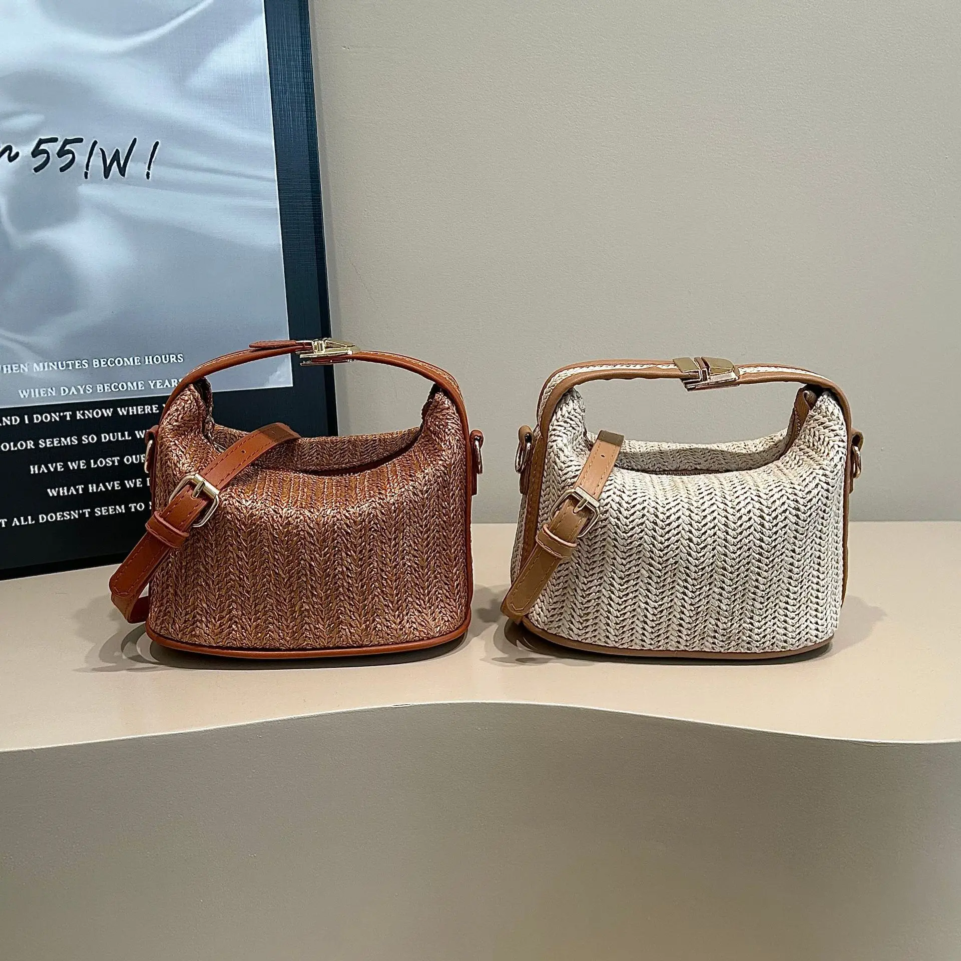 

2025 Premium Handwoven Straw Bucket Bag | Artisanal Rattan Weave | Minimalist Handheld/Crossbody